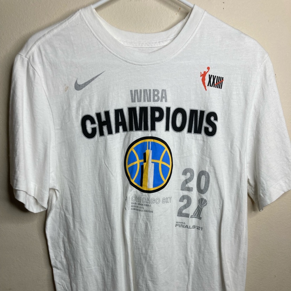 Chicago Sky
Men's Nike WNBA T-Shirt
